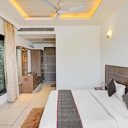 Oyo Townhouse 484 Sanskriti Hotel Deli Exterior foto